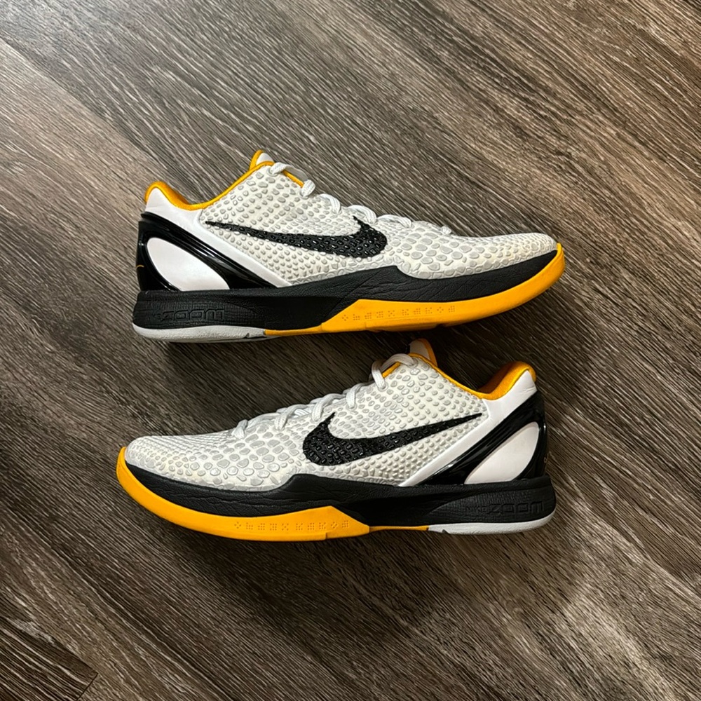 Nike Athletic Shoes White Black Yellow